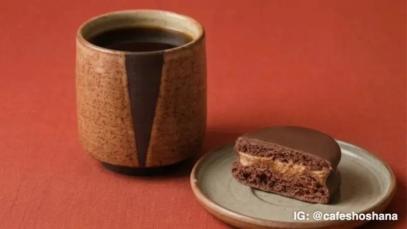 Cafe & Alfajoras